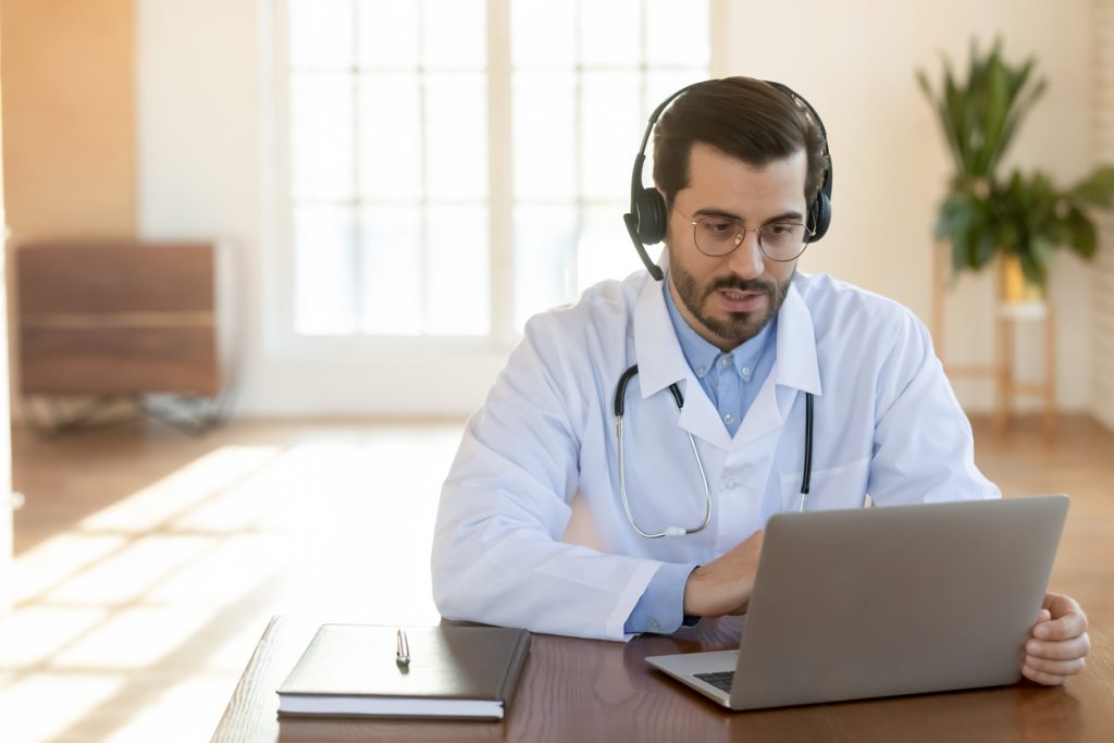 medico em teletriagem